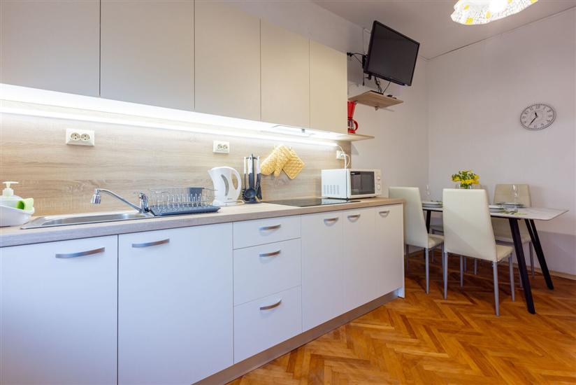 Apartment A1, for 5 persons