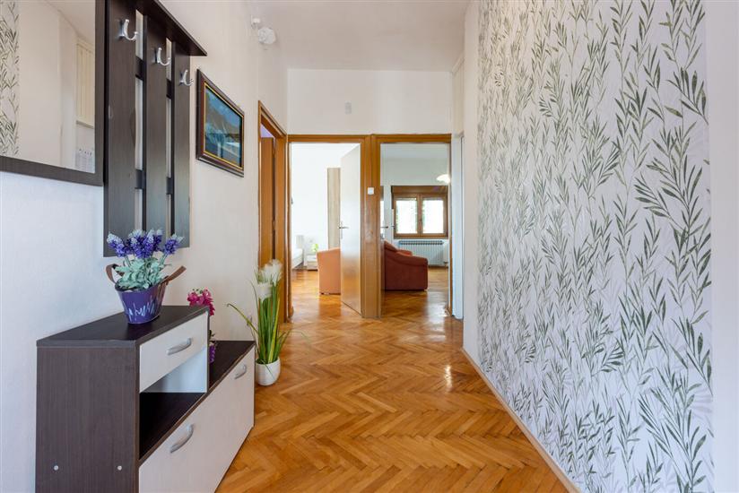 Apartment A1, for 5 persons