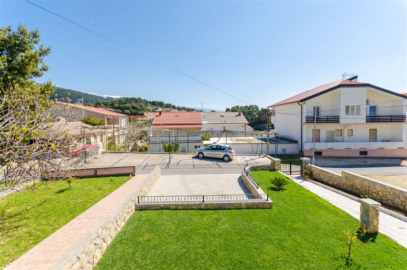 Apartment A1, for 9 persons