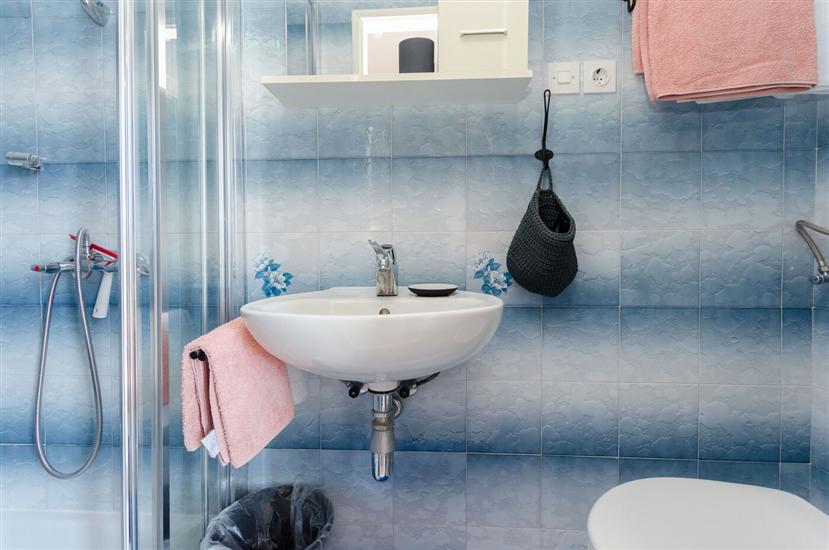 Apartment A1, for 9 persons