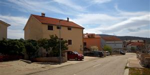 Apartment - Cres - island Cres