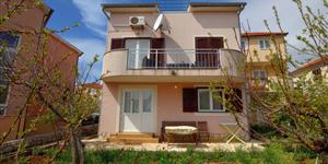 Apartment - Cres - island Cres