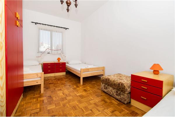 Apartment A1, for 5 persons