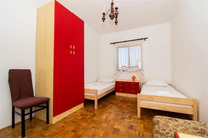 Apartment A1, for 5 persons
