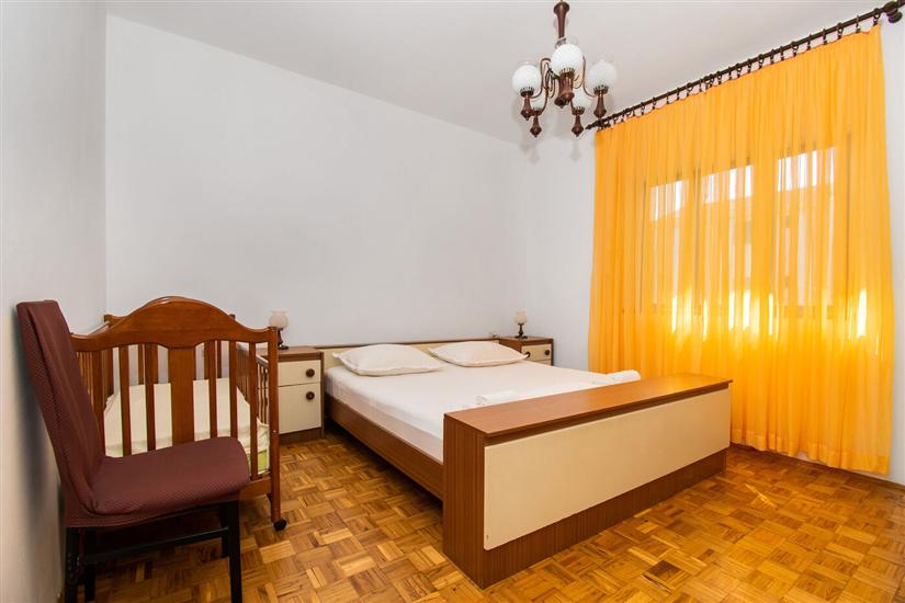 Apartment A1, for 5 persons