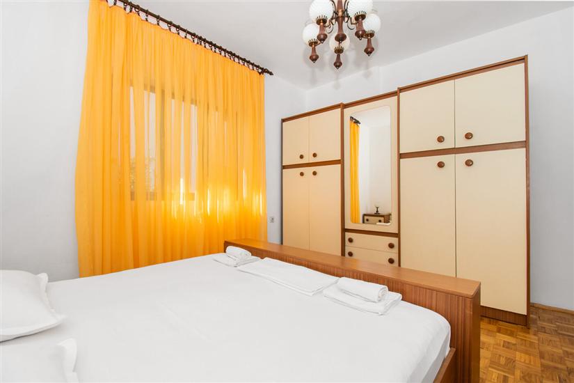 Apartment A1, for 5 persons