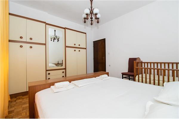 Apartment A1, for 5 persons