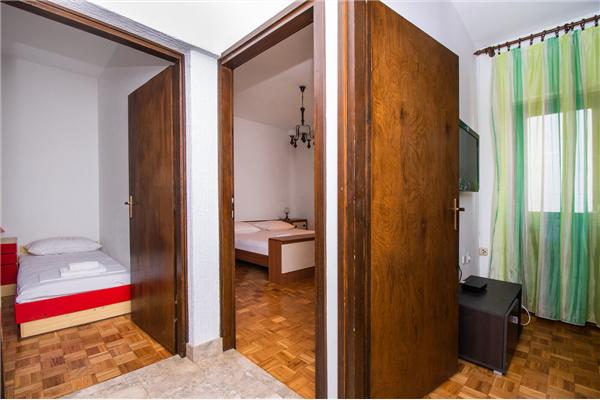 Apartment A1, for 5 persons