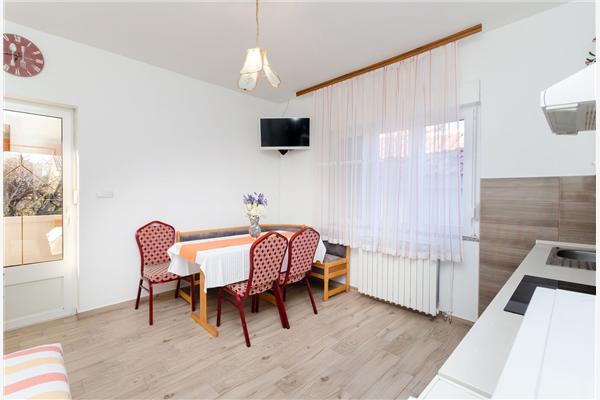 Apartment A2, for 8 persons