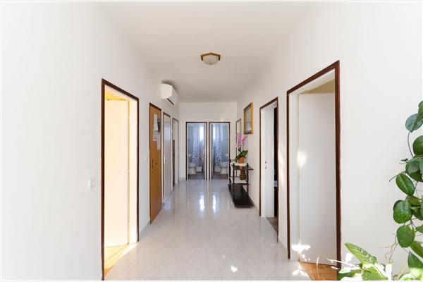 Apartment A2, for 8 persons