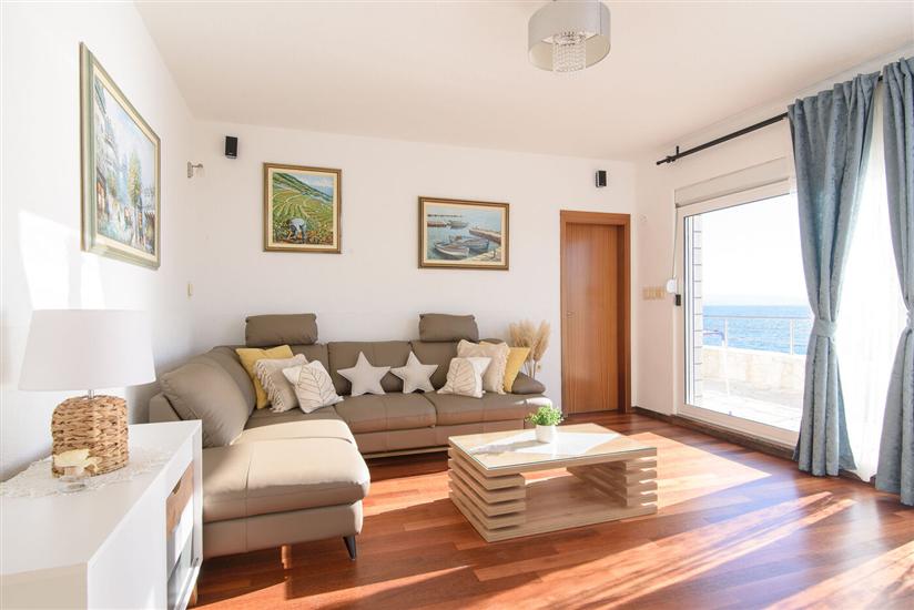 Apartment A1, for 6 persons