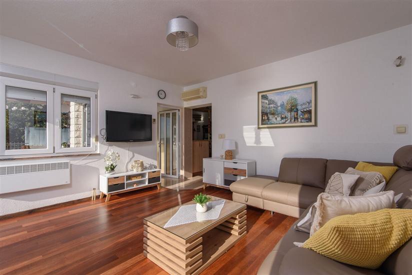 Apartment A1, for 6 persons