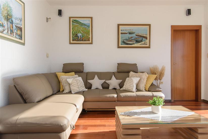 Apartment A1, for 6 persons