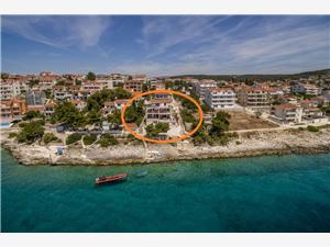 Apartman Helli Okrug Gornji (Ciovo), Méret 98,00 m2, Légvonalbeli távolság 10 m