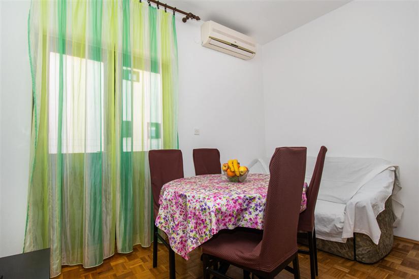 Apartment A1, for 5 persons