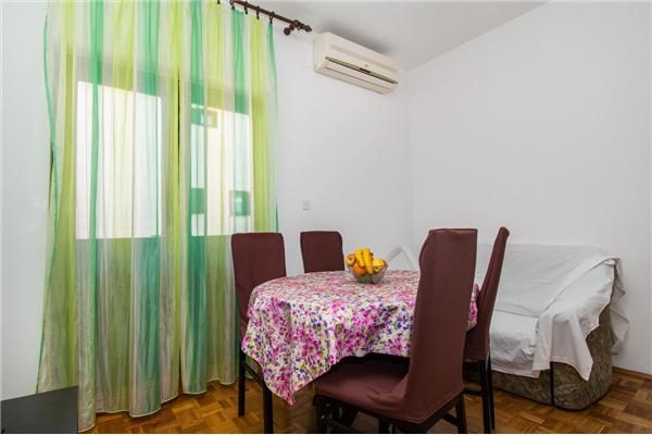 Apartment A1, for 5 persons