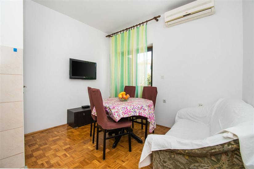 Apartment A1, for 5 persons