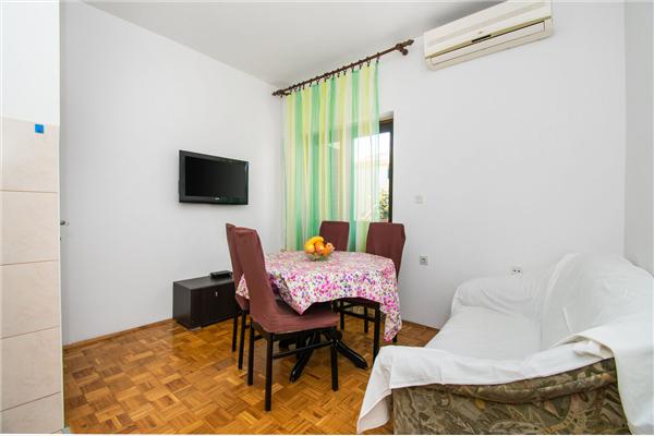 Apartment A1, for 5 persons
