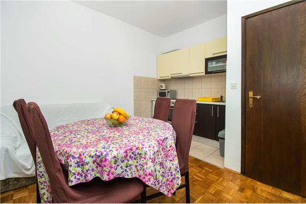Apartment A1, for 5 persons