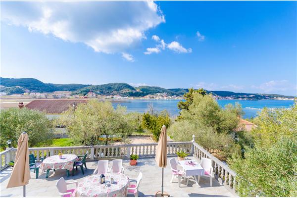 Apartment A1, for 5 persons