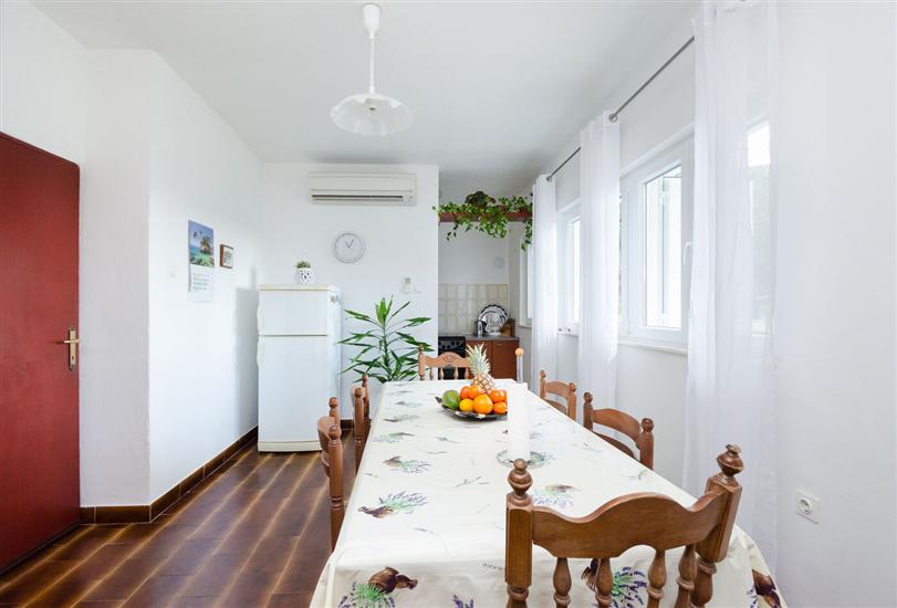 Apartment A2, for 7 persons