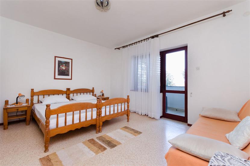 Apartment A2, for 7 persons