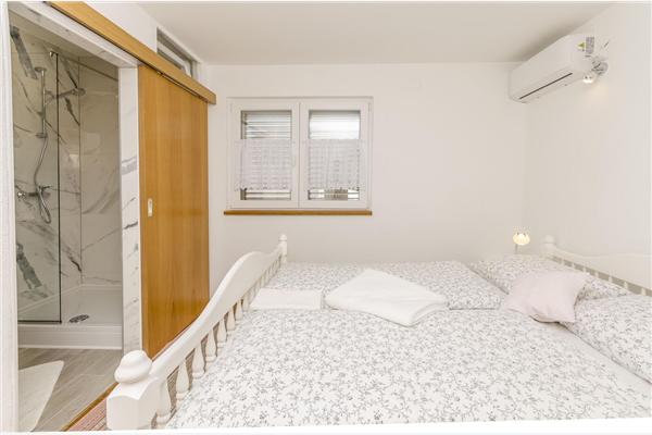 Apartment A1, for 6 persons