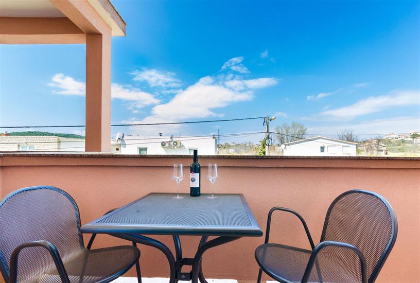 Room S1, for 2 persons