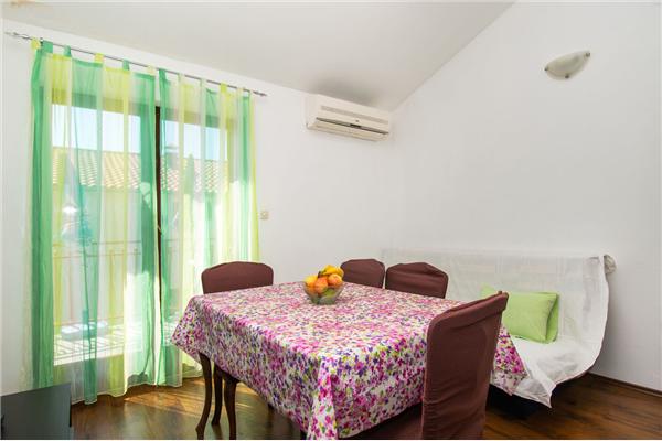Apartment A2, for 5 persons