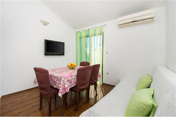 Apartment A2, for 5 persons