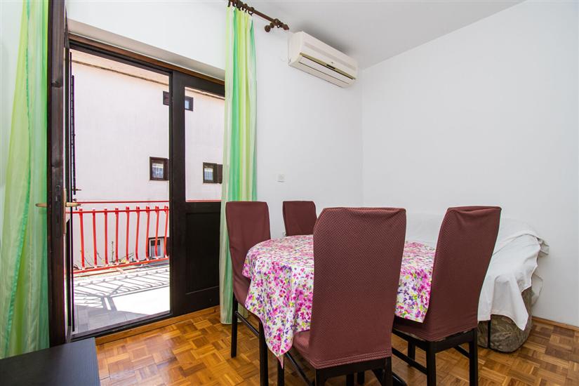 Apartment A1, for 5 persons