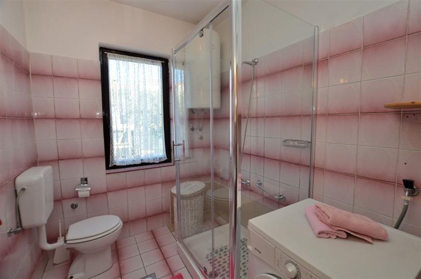 Room S1, for 3 persons