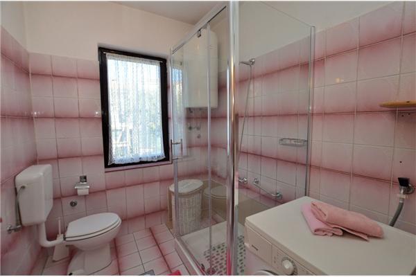 Room S1, for 3 persons