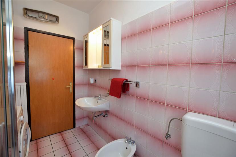 Room S1, for 3 persons