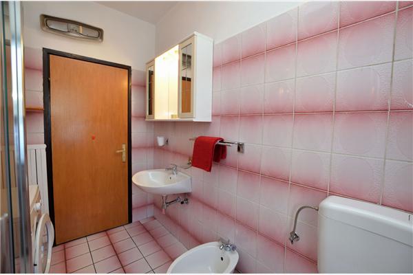 Room S1, for 3 persons