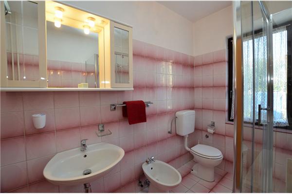 Room S1, for 3 persons