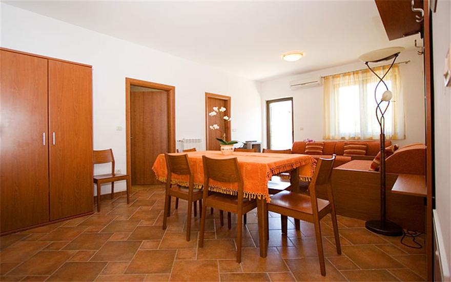 Apartment A2, for 8 persons