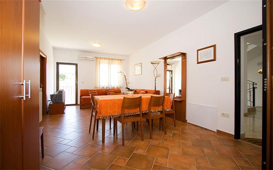 Apartment A2, for 8 persons