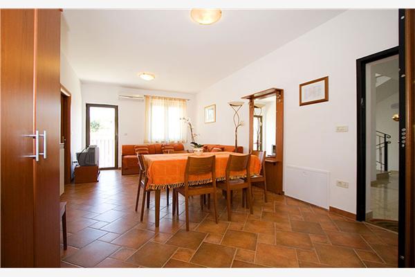Apartment A2, for 8 persons