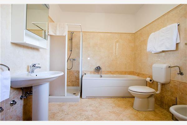 Apartment A2, for 8 persons