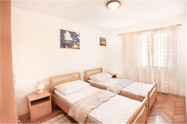 Apartment A1, for 5 persons