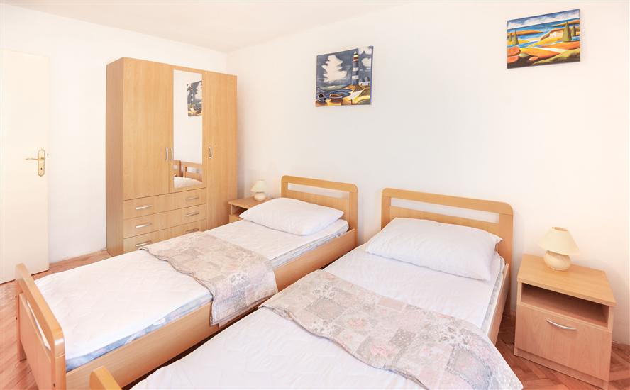 Apartment A1, for 5 persons
