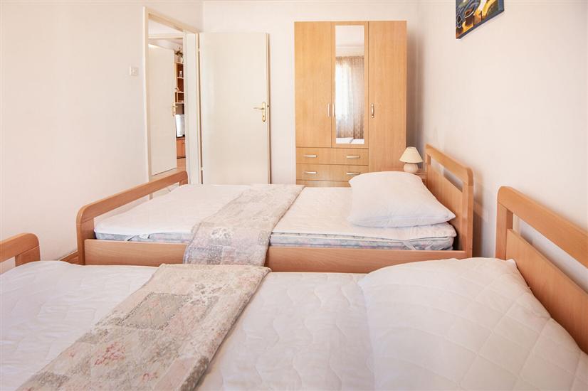 Apartment A1, for 5 persons