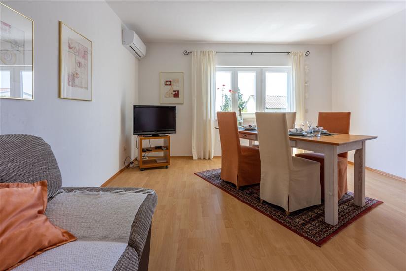 Apartment A1, for 5 persons