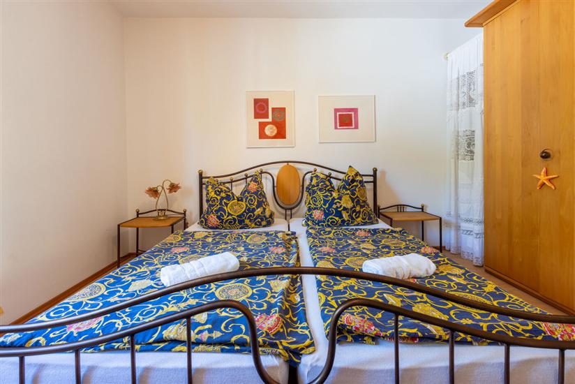 Apartment A1, for 5 persons