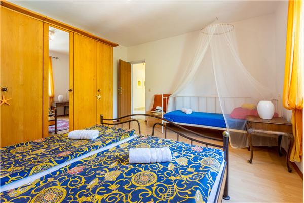 Apartment A1, for 5 persons