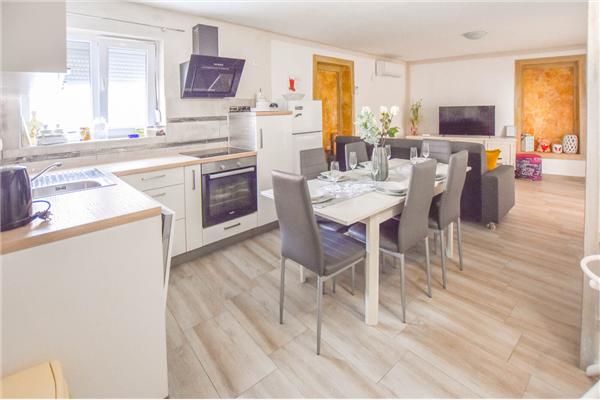 House K1, for 12 persons