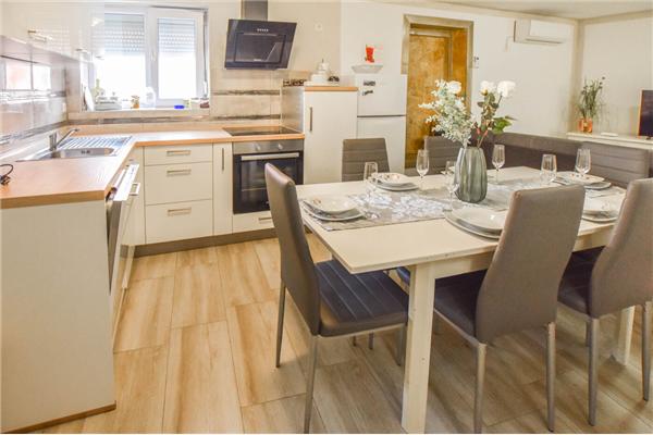 House K1, for 12 persons