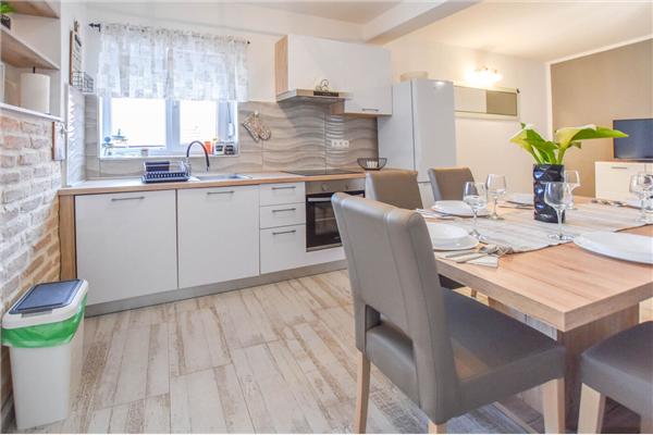 House K1, for 12 persons