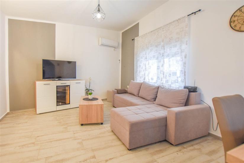 House K1, for 12 persons